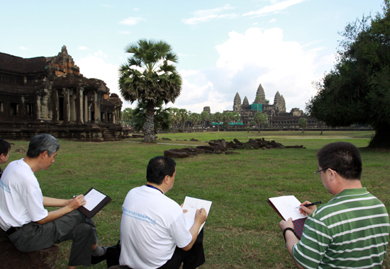 In 2010, Artists of Delegation of Peace Tour Made Sketches in Angkor Wat with