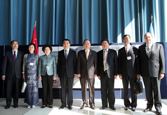 On April 15 2013, Ban Ki-moon, UN Secretary General, Attended the Exchange of Wang Linxu's Painting