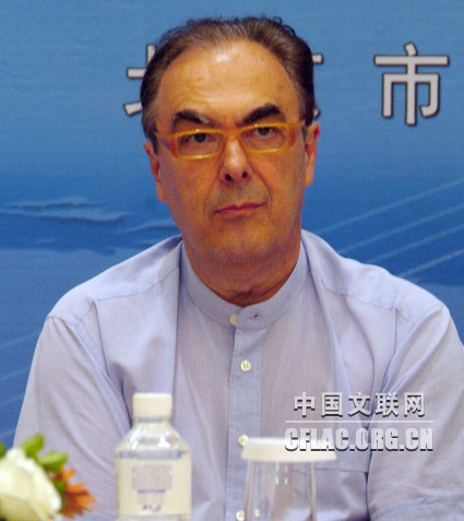 7月7日，2009年北京世界魔术大会新闻发布会在京举行。图为国际魔术联盟国际副主席多米尼克·当特出席发布会并讲话。中国文联网 云菲摄影报道
