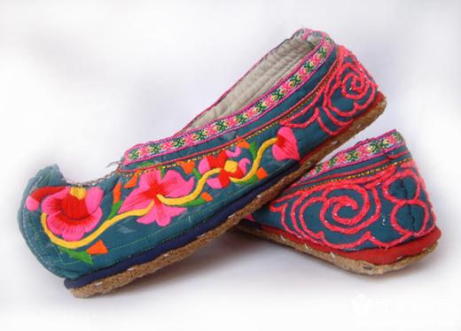 傣族的绣花鞋