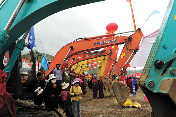 玉树州人口_扬民族之风 悼玉树之灾 -湖南机电职业技术学院 学院新闻(3)