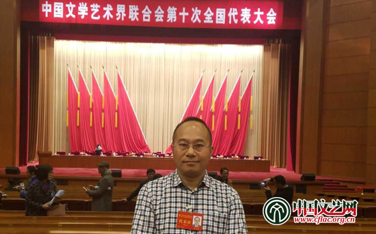 学习讲话坚持服务人民用积极的文艺歌颂人民